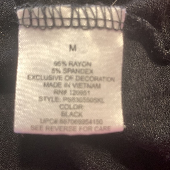 Pink republic black short sleeve lace shoulder top size medium rounded bottom - Picture 6 of 7